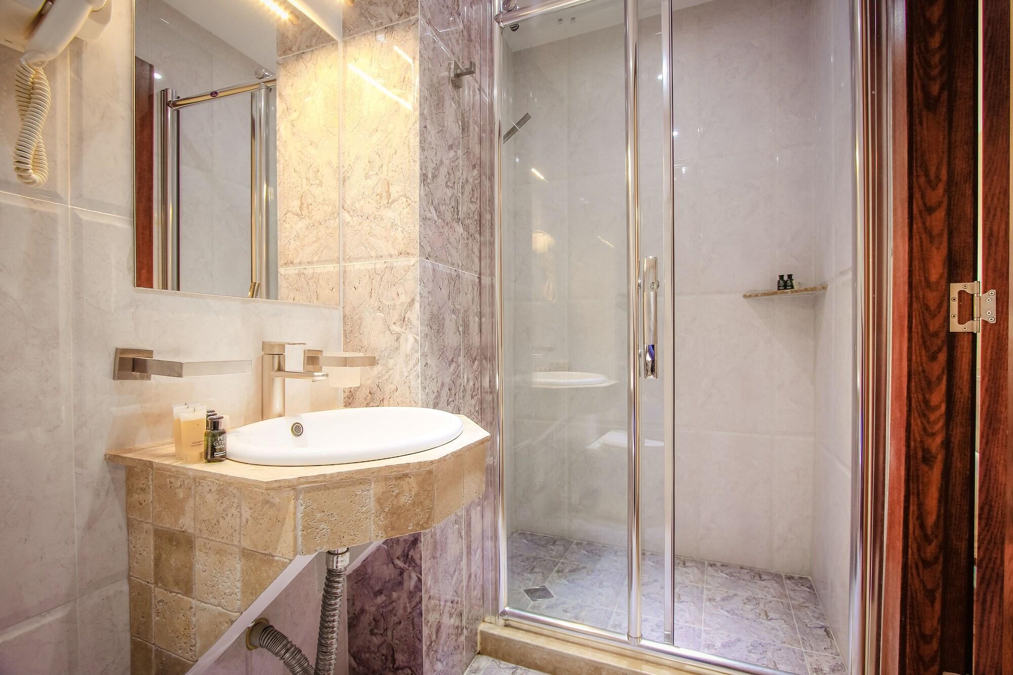 Gtm Plaza Hotel Tbilisi Exterior photo