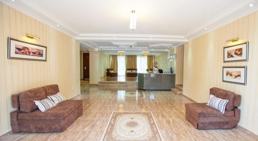 Gtm Plaza Hotel Tbilisi Exterior photo