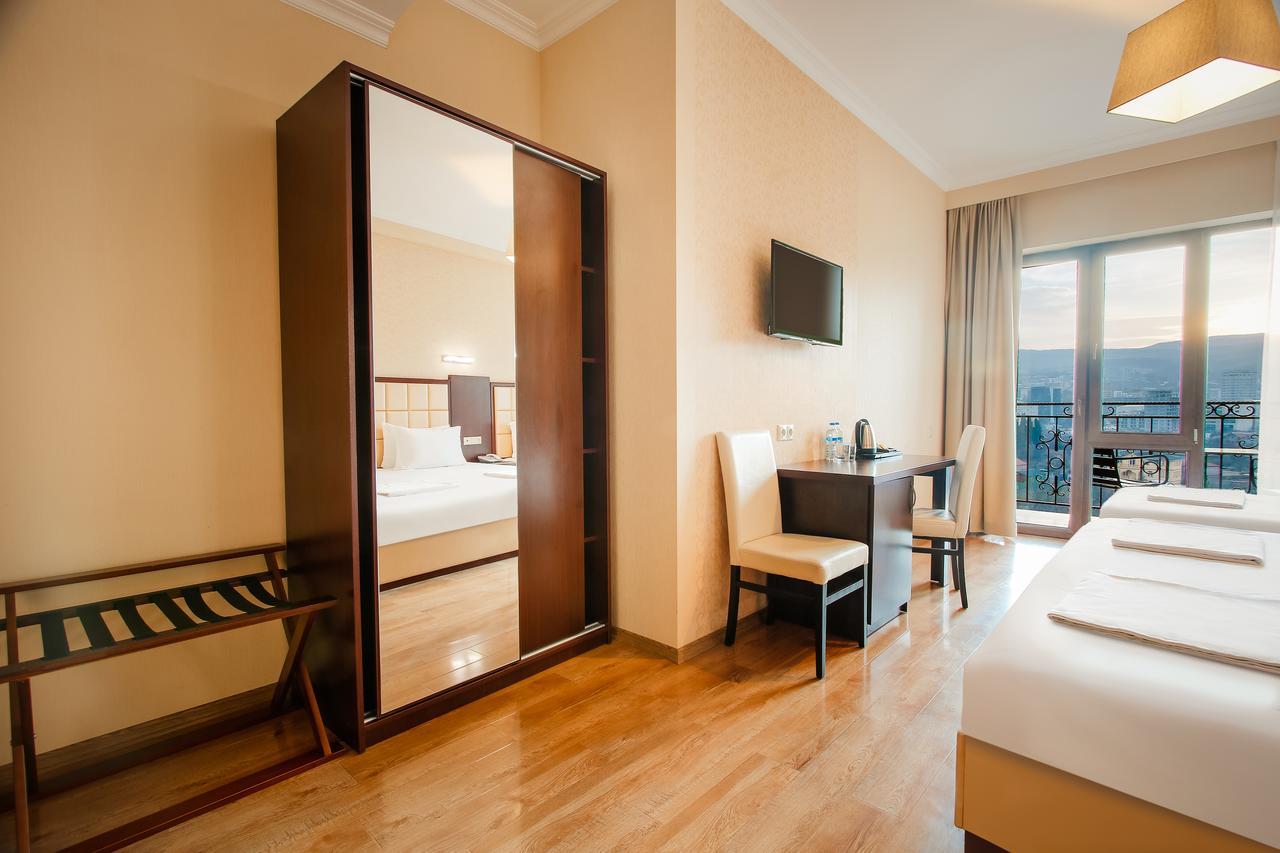 Gtm Plaza Hotel Tbilisi Exterior photo