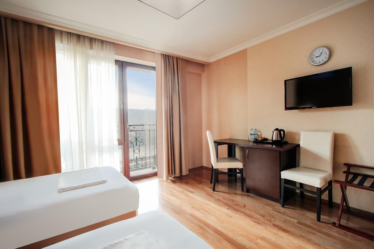 Gtm Plaza Hotel Tbilisi Exterior photo