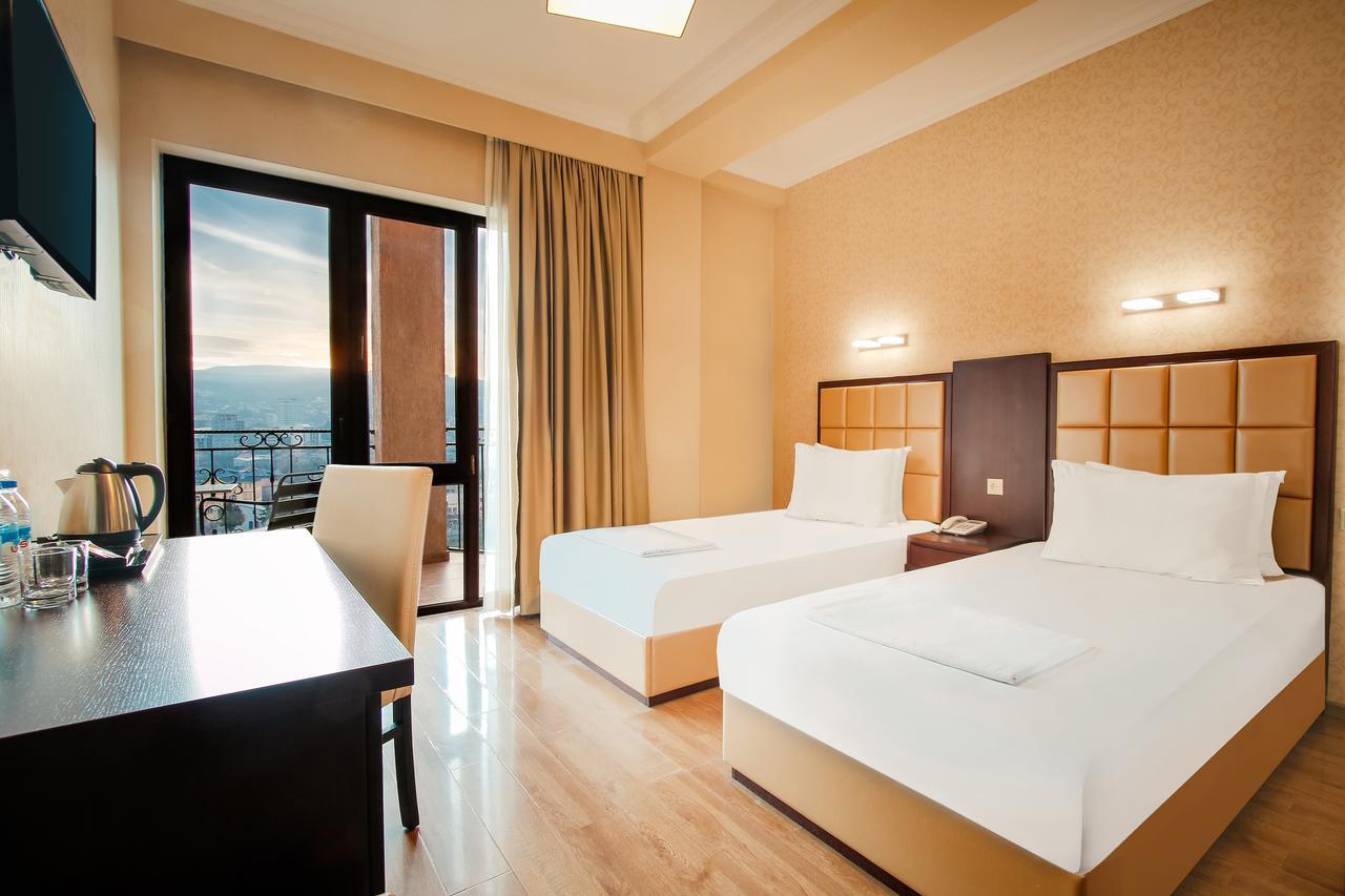 Gtm Plaza Hotel Tbilisi Exterior photo