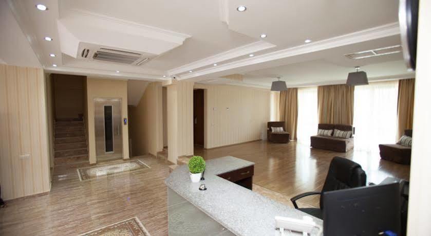 Gtm Plaza Hotel Tbilisi Exterior photo