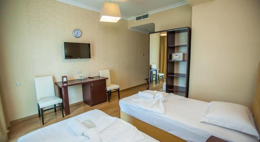 Gtm Plaza Hotel Tbilisi Exterior photo