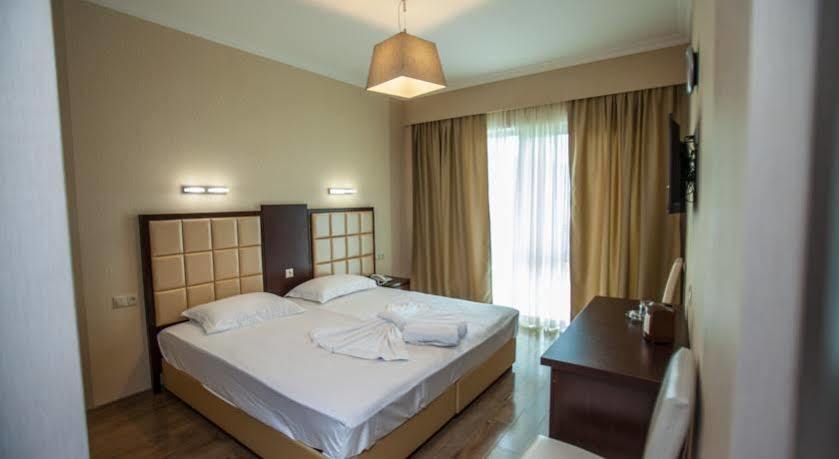 Gtm Plaza Hotel Tbilisi Exterior photo